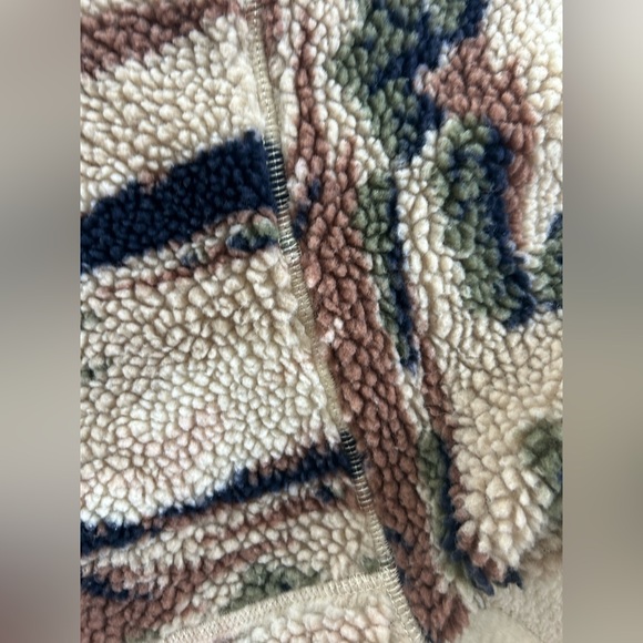 BDG Urban Outfitters Scotty Printed Fleece Mock Neck Half-Zip - Picture 10 of 15